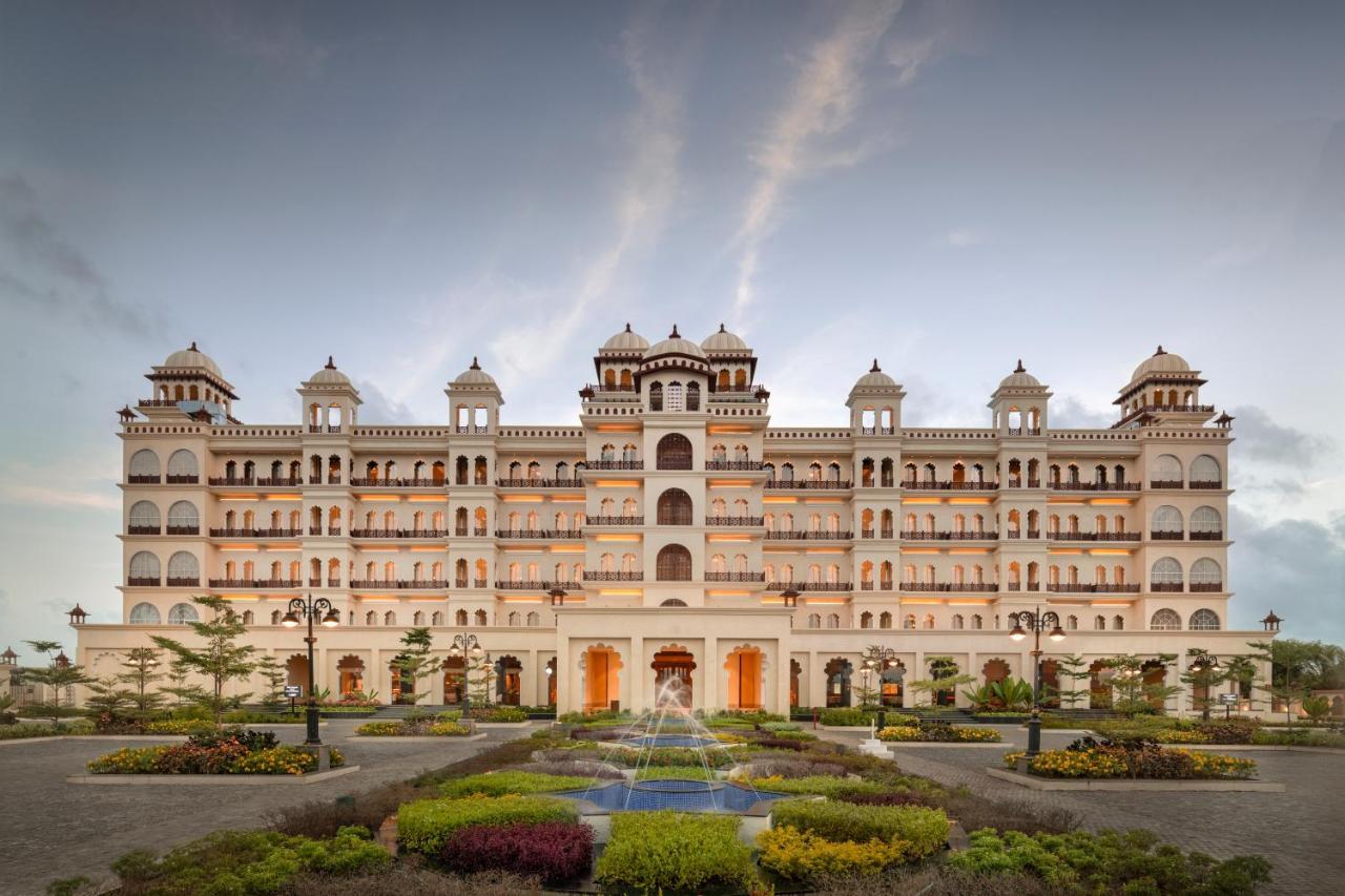 Uday Palace Navsari, A Member Of Radisson Individuals Kültér fotó