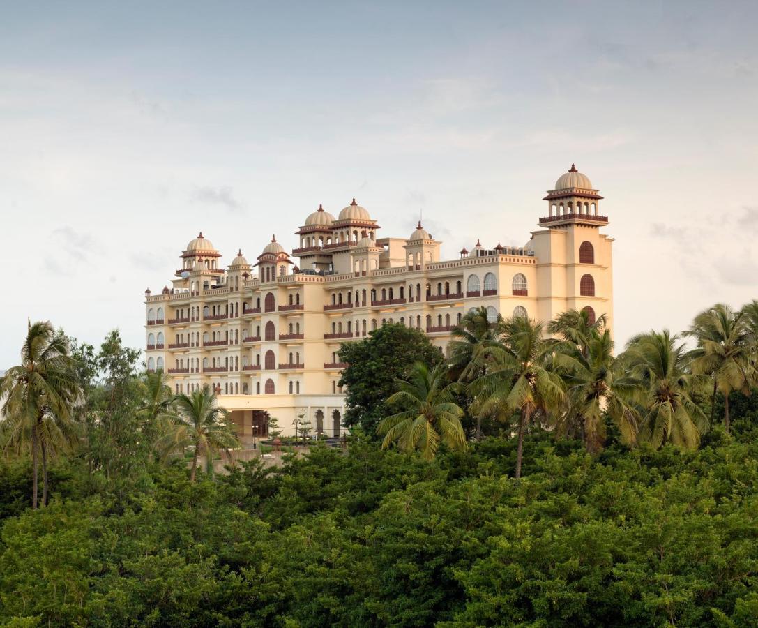 Uday Palace Navsari, A Member Of Radisson Individuals Kültér fotó