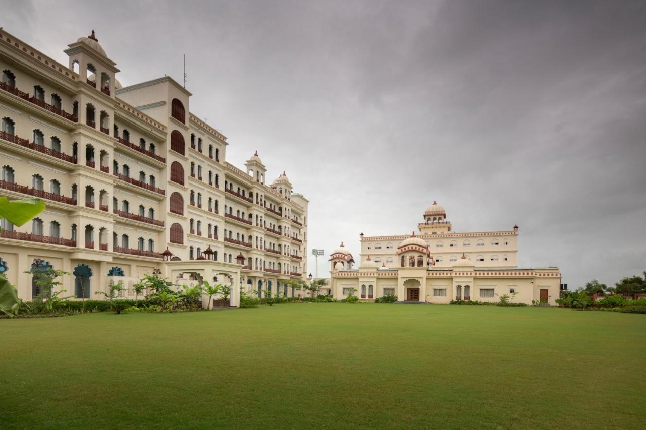 Uday Palace Navsari, A Member Of Radisson Individuals Kültér fotó