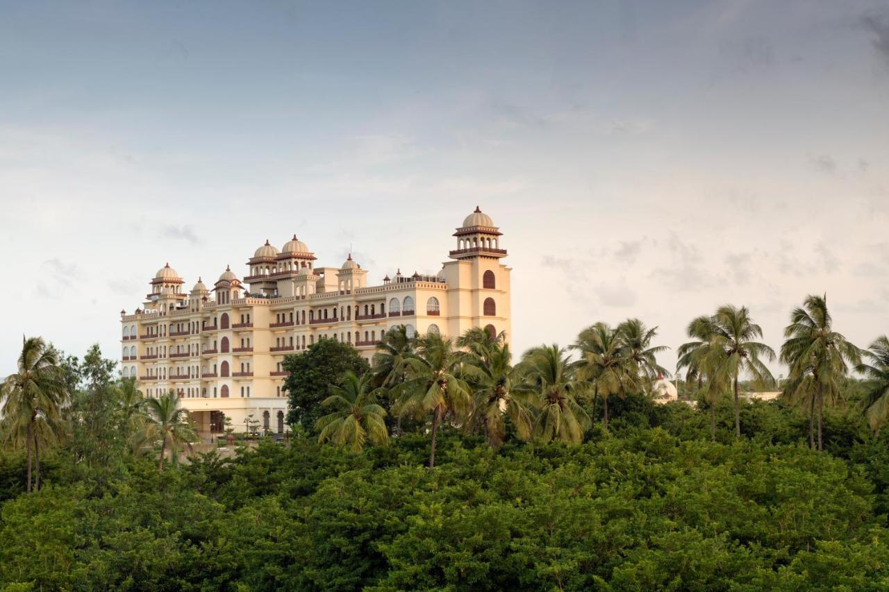 Uday Palace Navsari, A Member Of Radisson Individuals Kültér fotó