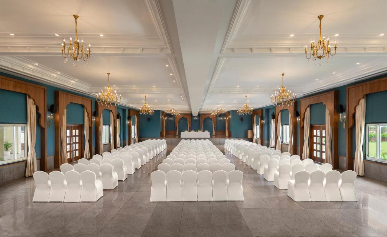 Uday Palace Navsari, A Member Of Radisson Individuals Kültér fotó