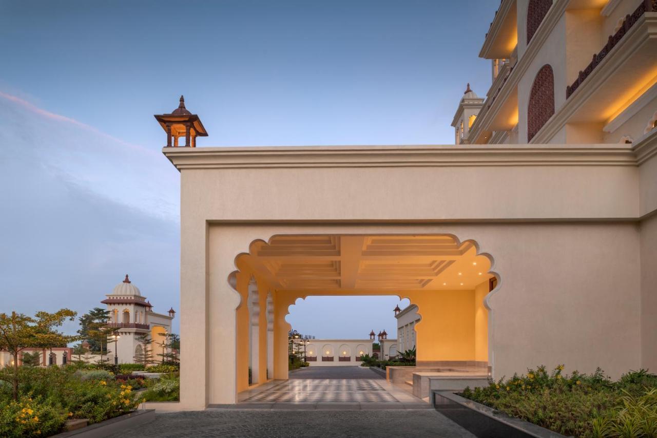 Uday Palace Navsari, A Member Of Radisson Individuals Kültér fotó